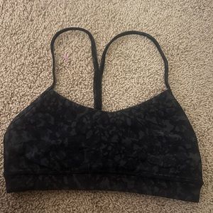 Lululemon flow y nulu bra